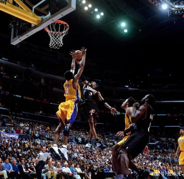 观众们热切 观众们热切